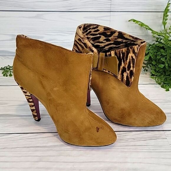 Betsey Johnson Tobi animal print brown suede booties Women's Size 6M - Picture 1 of 12